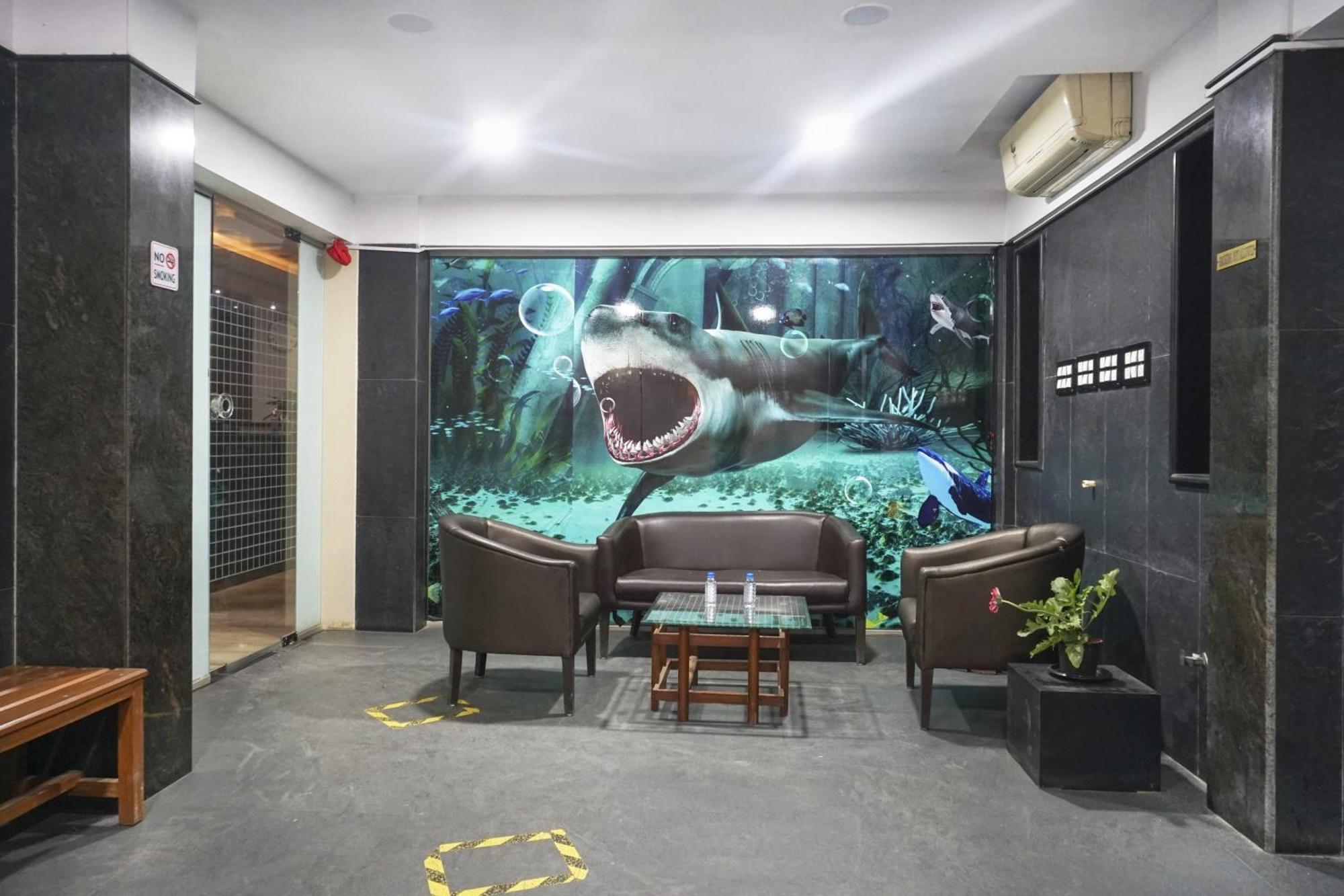 Super Townhouse Oak Sr Hotel Wakad 푸네 외부 사진